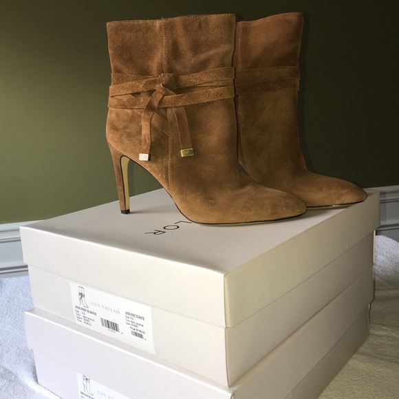 Ann Taylor Booties, Size 9.5 - Picture 4 of 5